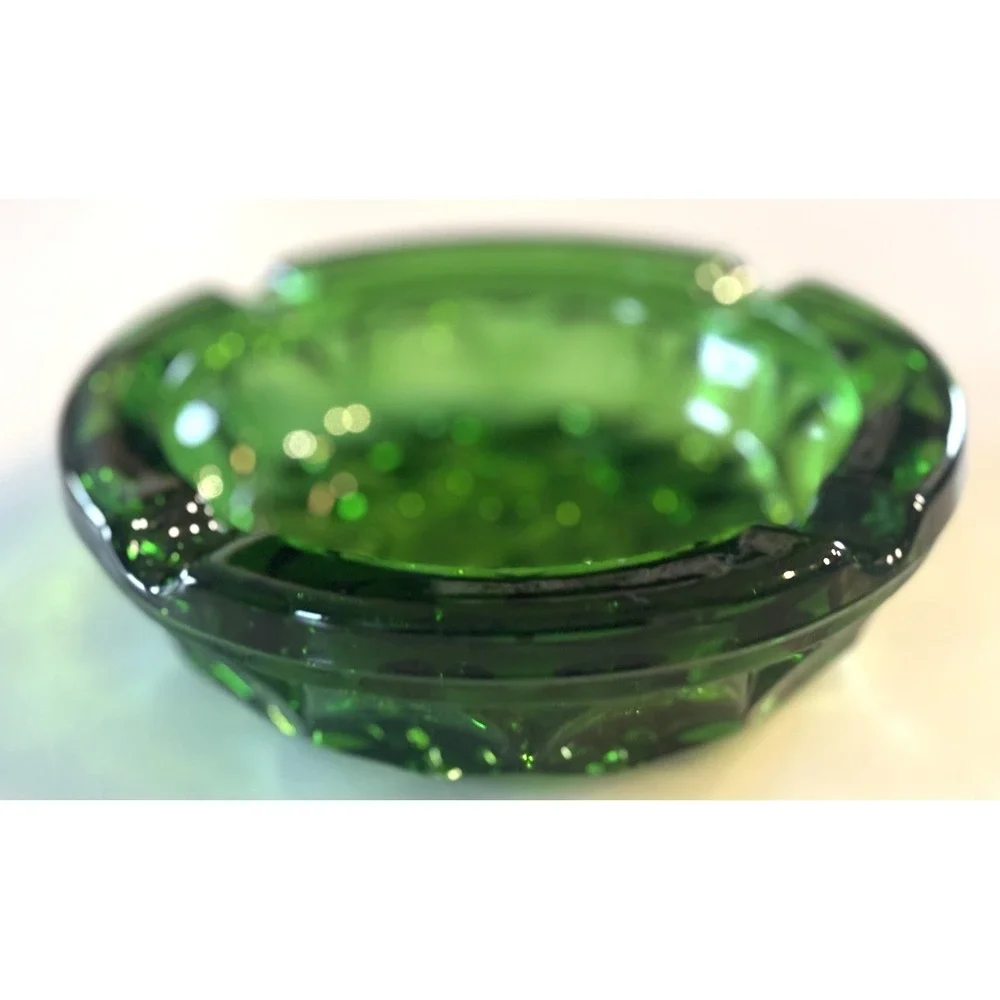 2 Vtg Emerald Green Press Glass Ashtrays Starburst Flower Design 6